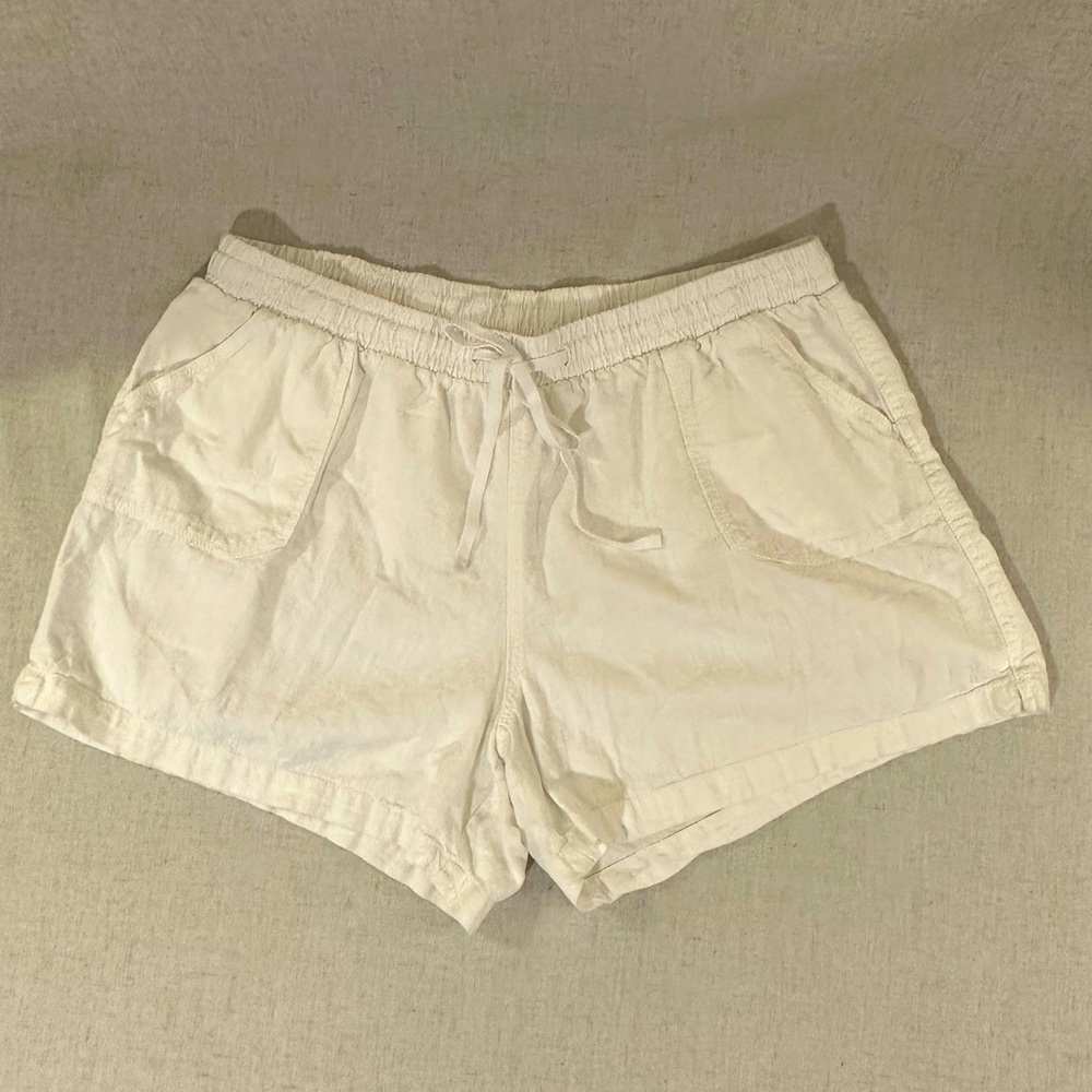 C Est 1946 White Linen Rayon Pull On Shorts Size 22 24